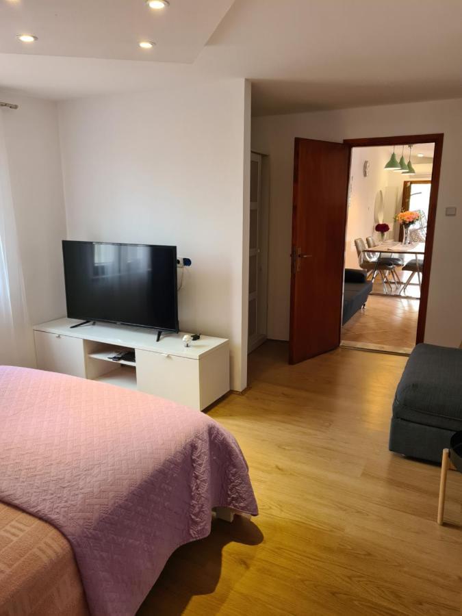 Volmefamily Apartment พูลา ภายนอก รูปภาพ