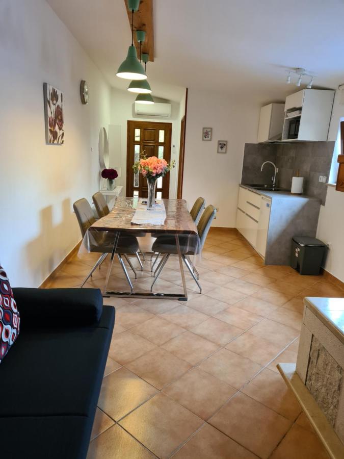 Volmefamily Apartment พูลา ภายนอก รูปภาพ