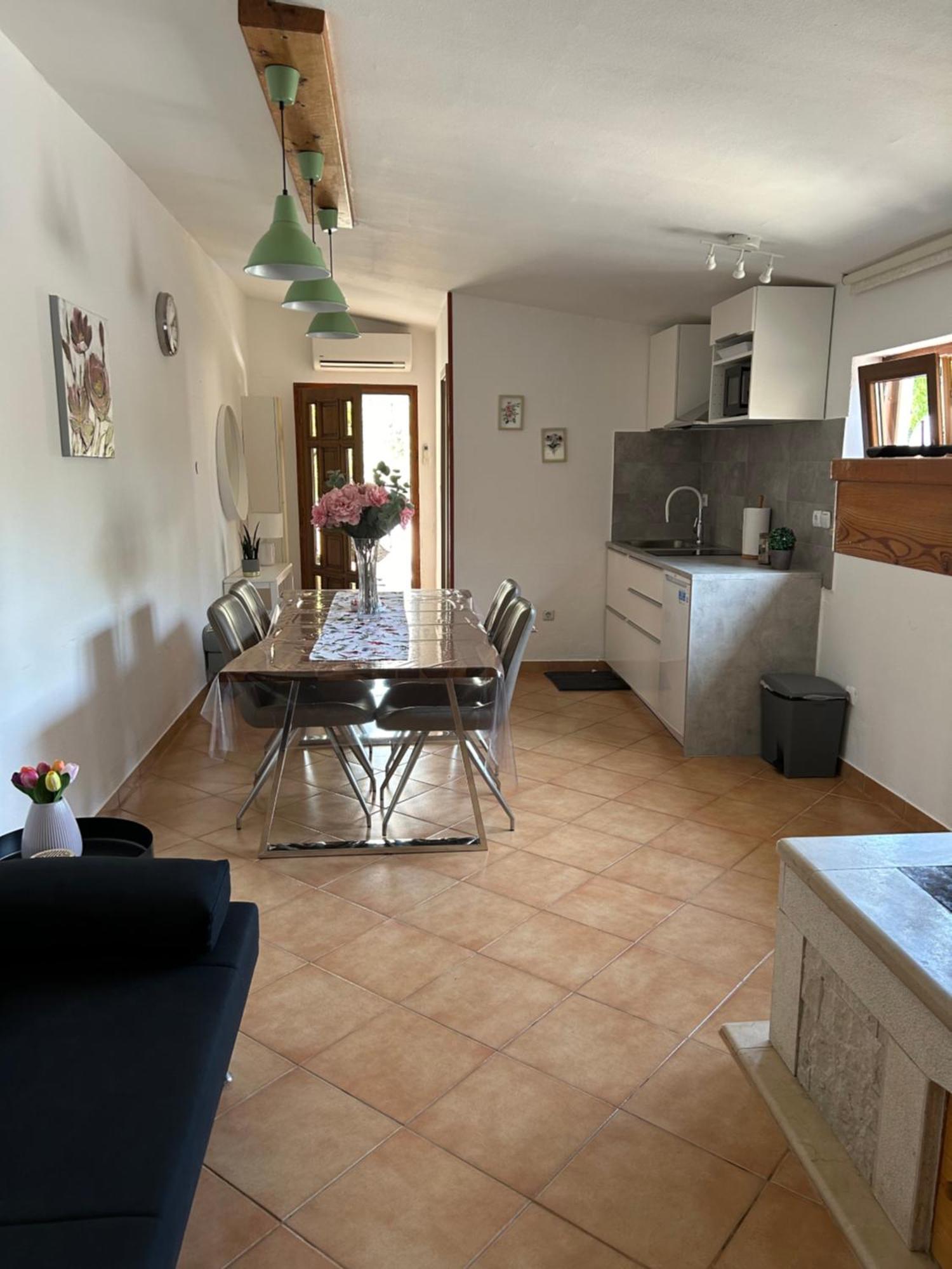 Volmefamily Apartment พูลา ภายนอก รูปภาพ