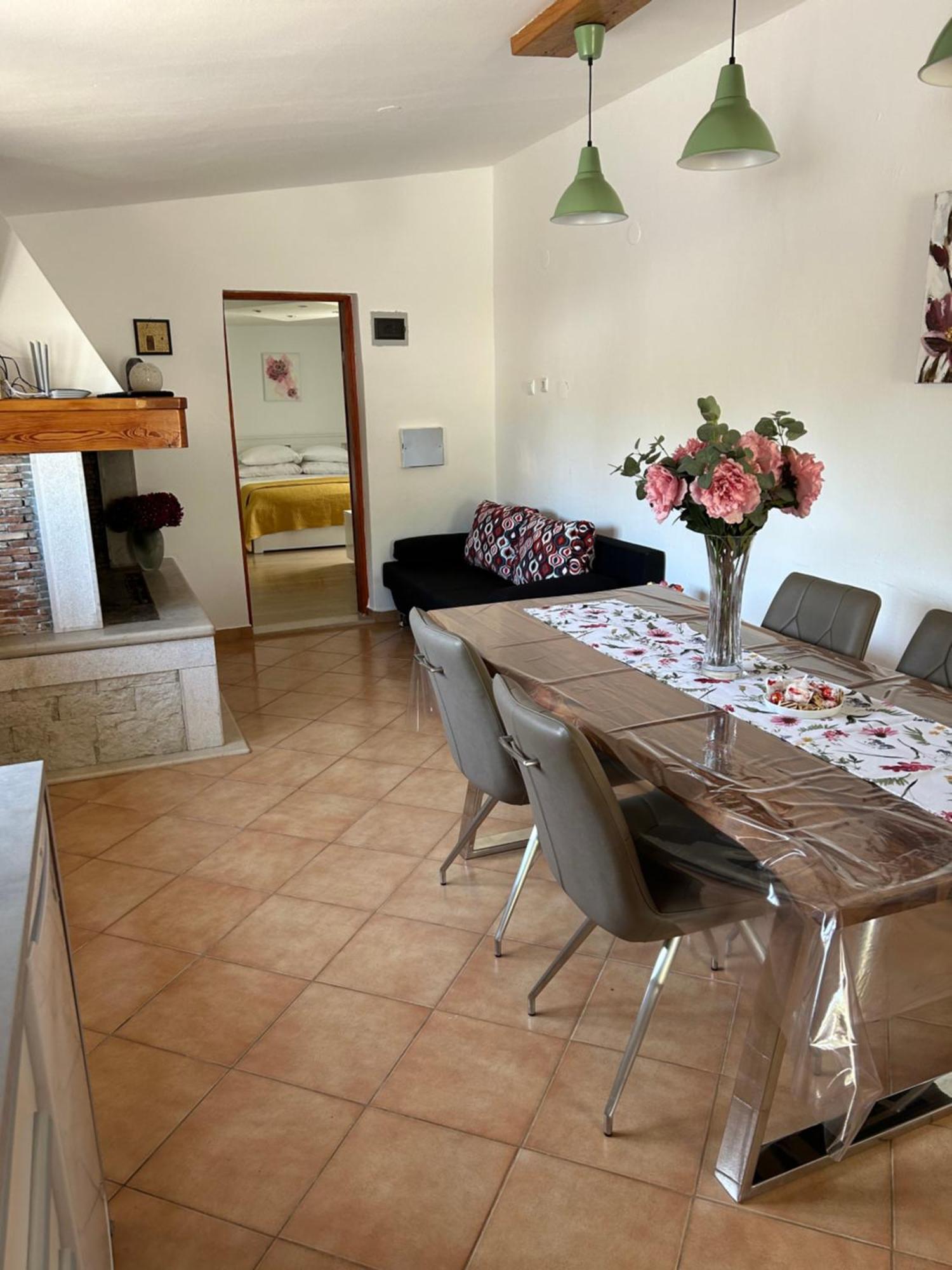 Volmefamily Apartment พูลา ภายนอก รูปภาพ