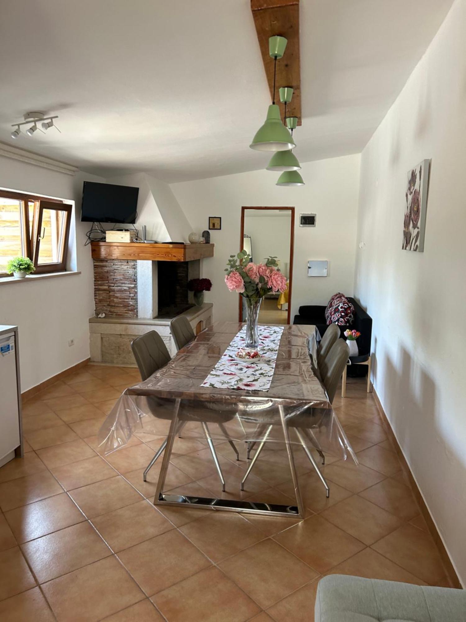 Volmefamily Apartment พูลา ภายนอก รูปภาพ